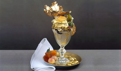 Золотое мороженое с фруктами